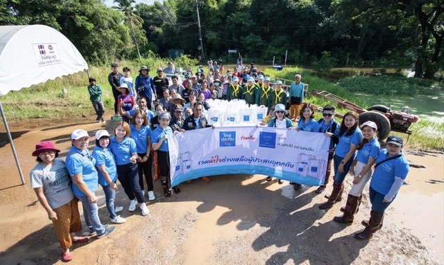 ไทยประกันชีวิต ร่วมกับมูลนิธิหนึ่งคนให้ หลายคนรับมอบถุงยังชีพช่วยเหลือผู้ประสบอุทกภัย จ.ขอนแก่น