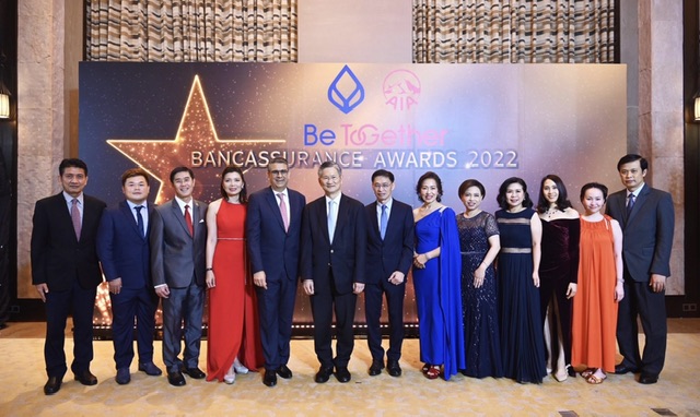 ธนาคารกรุงเทพ จับมือ AIA มอบรางวัลเกียรติยศทีมขายดีเด่นในงาน “Be Together Bancassurance Awards 2022”ตอกย้ำ ‘เพื่อนคู่คิด’ ที่พร้อมอยู่เคียงข้างทุกเรื่องการเงิน