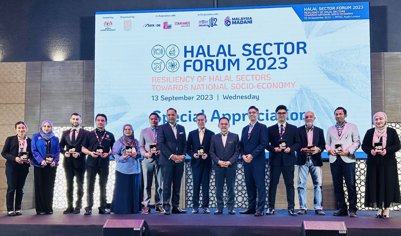 ไอแบงก์ ขึ้นเวที Halal Sector Forum 2023 ส่งเสริมการลงทุนฮาลาลควบคู่ ESGณ กรุงกัวลาลัมเปอร์ 