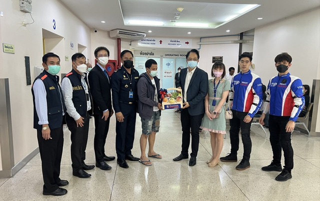 ทิพยประกันภัย นำทีมผู้บริหารและทีม TIP Smart Assist เข้าเยี่ยมผู้ที่ได้รับบาดเจ็บจากเหตุการณ์ยิงในห้างสรรพสินค้า