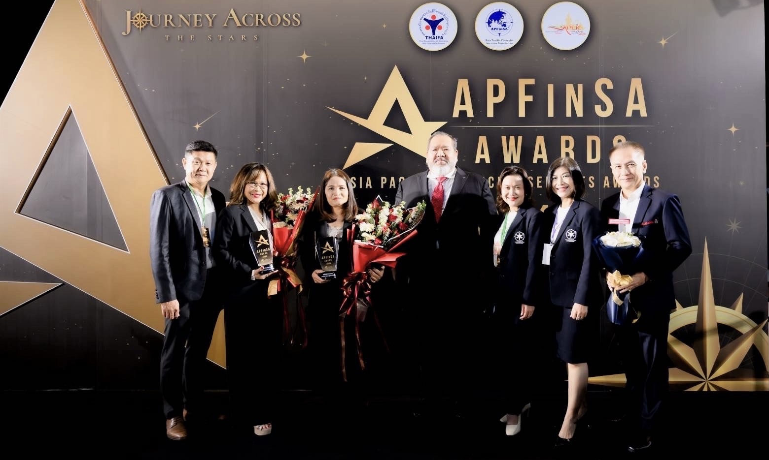 พรูเด็นเชียล ประเทศไทย แสดงความยินดีกับ 2 ตัวแทน กับรางวัล APFinSA Awards 2024